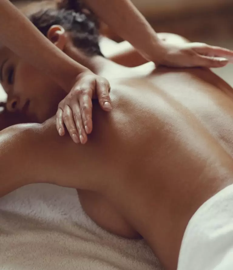 masaż w ciąży, masaż prenatalny, kobieta, masaż tajski