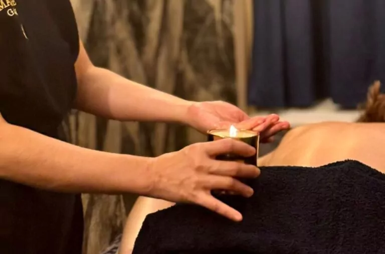 aromatyczny masaż świecą